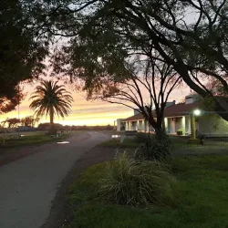 Negocio 711 La Merced Hotel & Restaurant