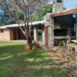 Negocio Alojamiento En Casa Quinta, Habitacion Privada