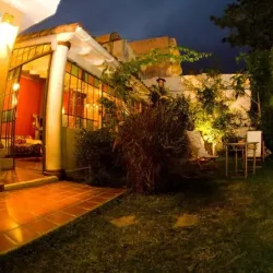 Negocio Bloomers Bed & Brunch