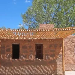 Negocio Casa De Piedra