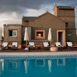 Negocio Dos Aguas, Natural