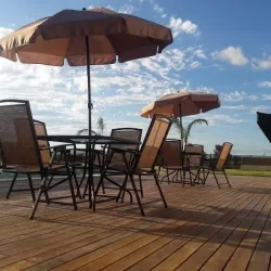 Negocio El Refugio Hotel & Suites.