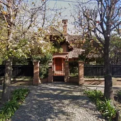 Negocio Habitación En Casa Con Gran Jardín
