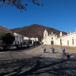 Negocio Hostal El Portal De La Linda