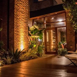 Negocio Hotel Cuatro Pinos - Alojamiento Céntrico En Oberá, Misiones.