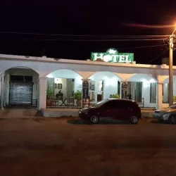 Hotel La Posada De Los Robles