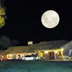 Los Nobles Hostal De Bosque