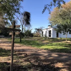 Negocio Mbaguarí, Refugio De Río