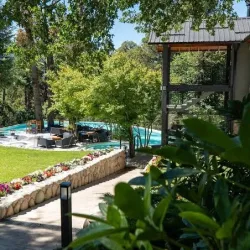 Negocio Rotui Luxury Village