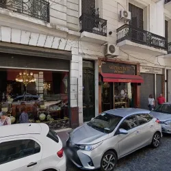 Negocio The First Gay